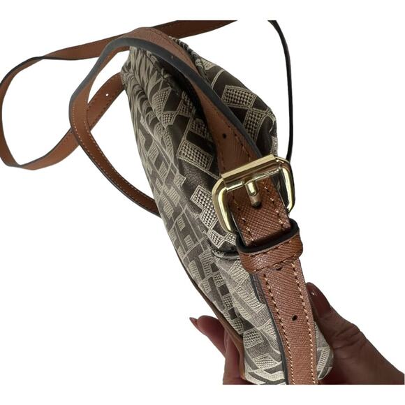 EUC Tommy Hilfiger Small Logo Adjustable Crossbody - Picture 6 of 8